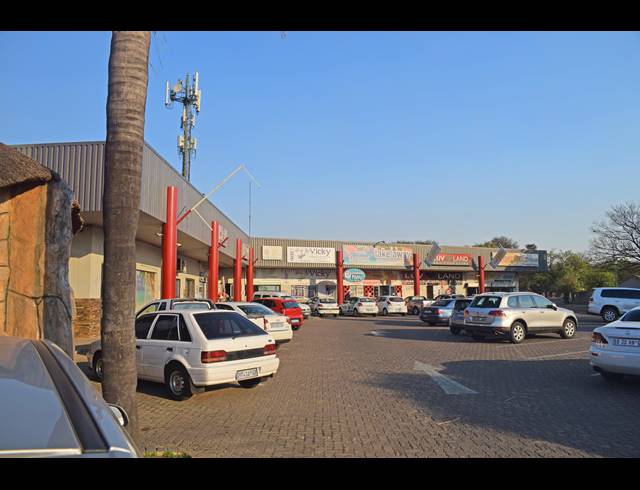 1,205M² RETAIL FOR SALE IN FARRARMERE